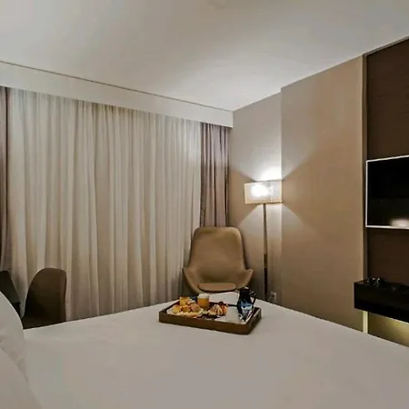 Hotel Meg Klaus Tirana