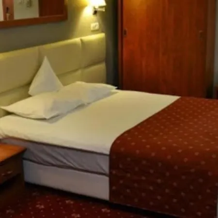 Meg Klaus Hotel