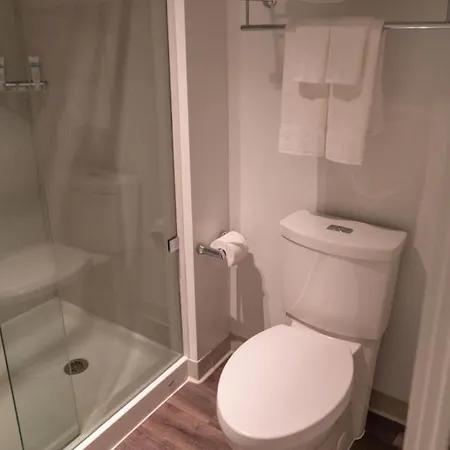 Meg Klaus Hotel Tirana